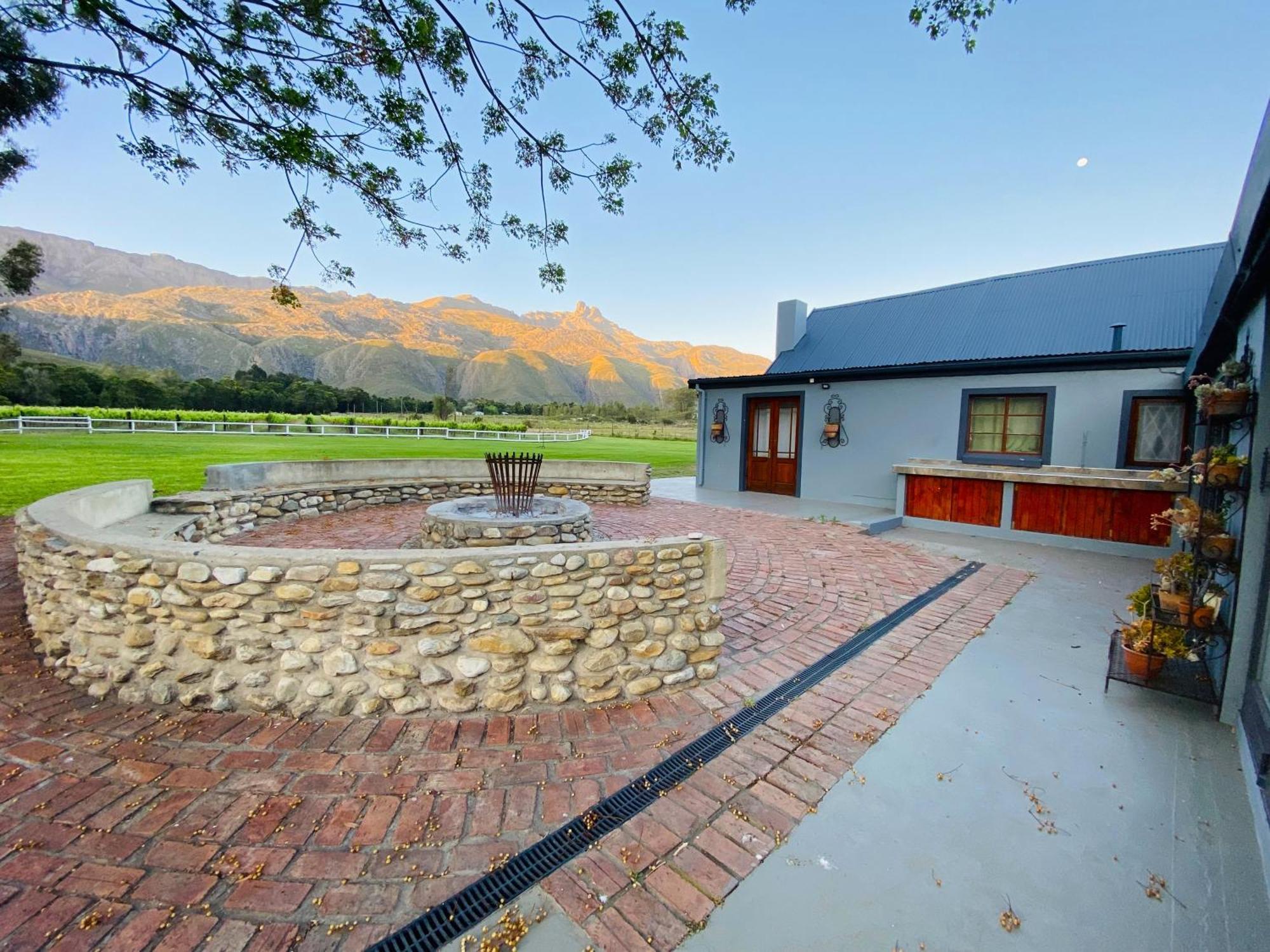 Отель Oaksrest Vineyards Guest Farm Ледисмит Экстерьер фото