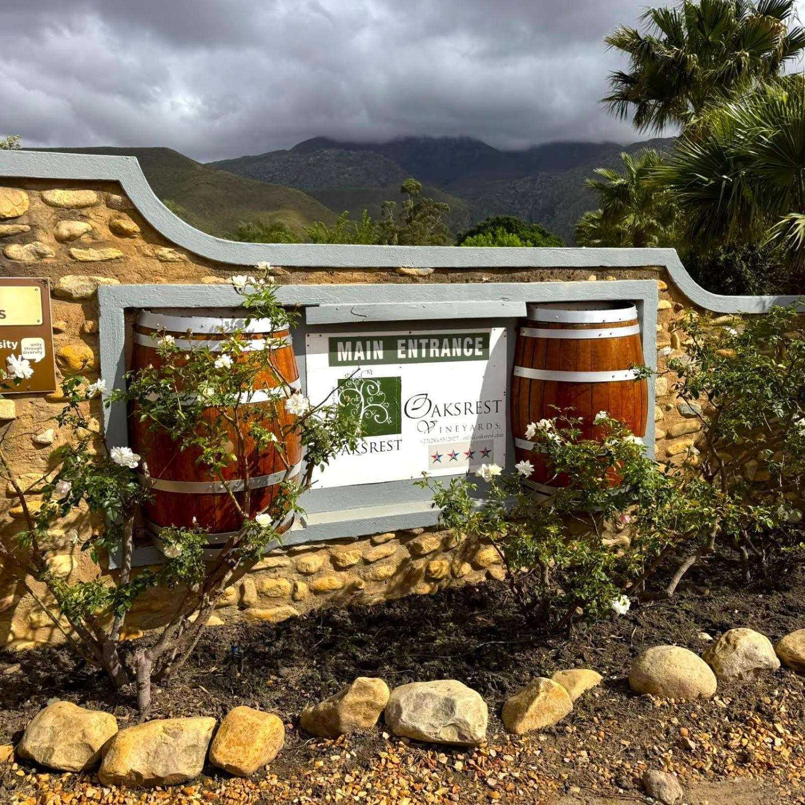 Отель Oaksrest Vineyards Guest Farm Ледисмит Экстерьер фото