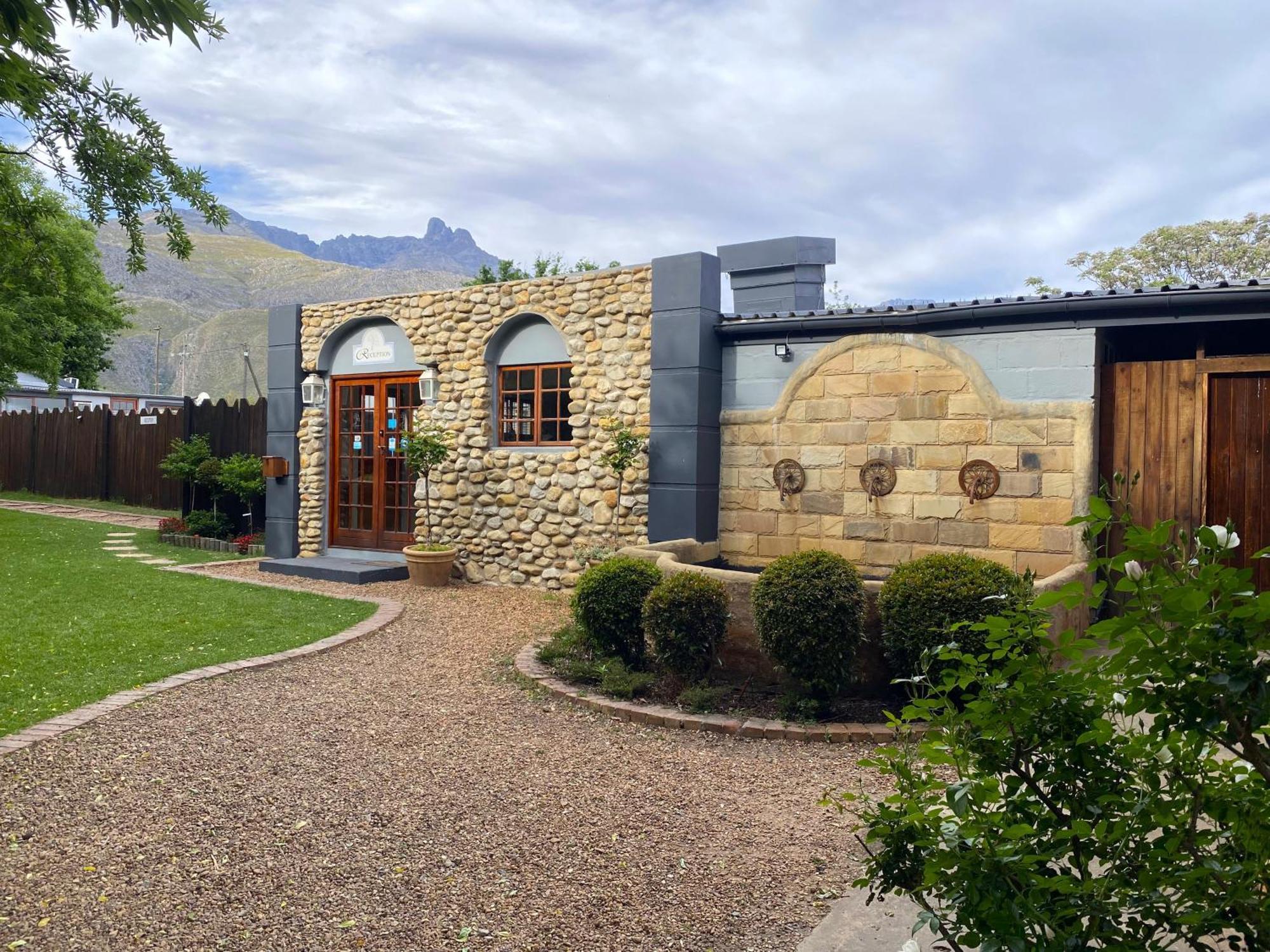 Отель Oaksrest Vineyards Guest Farm Ледисмит Экстерьер фото